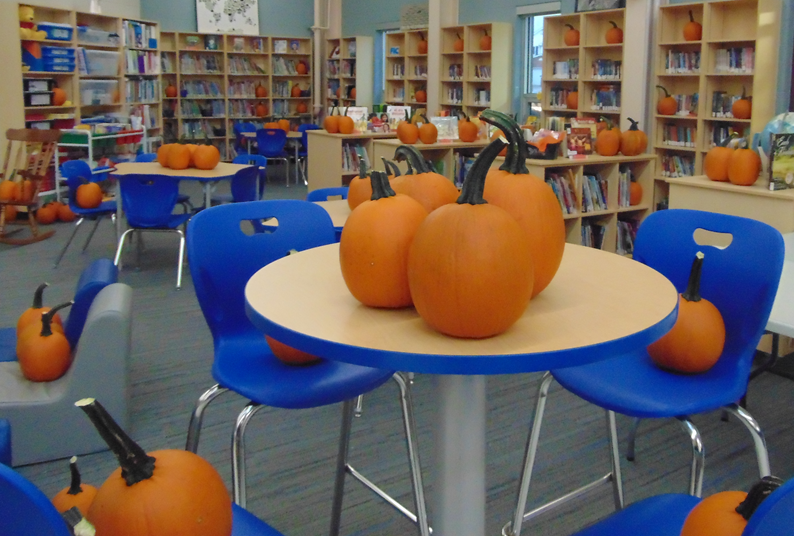 HolyRosaryLibra's tweet image. Happy Canadian School Library Day from Holy Rosary Learning Commons ❤️📚🇨🇦 #WCDSBAwesome