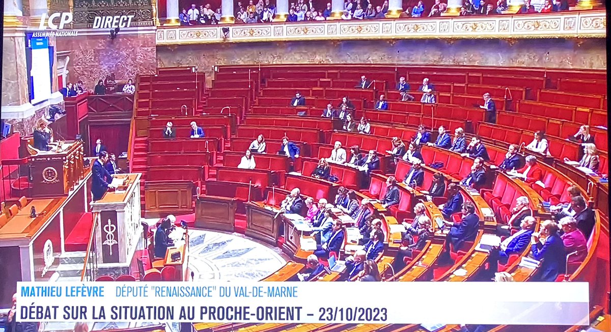 Débat à l’@AssembleeNat sur la situation au Proche-Orient. L’hémicycle est scandaleusement clairsemé. La gauche est presque totalement absente. Aucun des 75 députés de la @FranceInsoumise. Ils préfèrent plastronner et répandre la propagande islamiste et l’antisémitisme sur les…