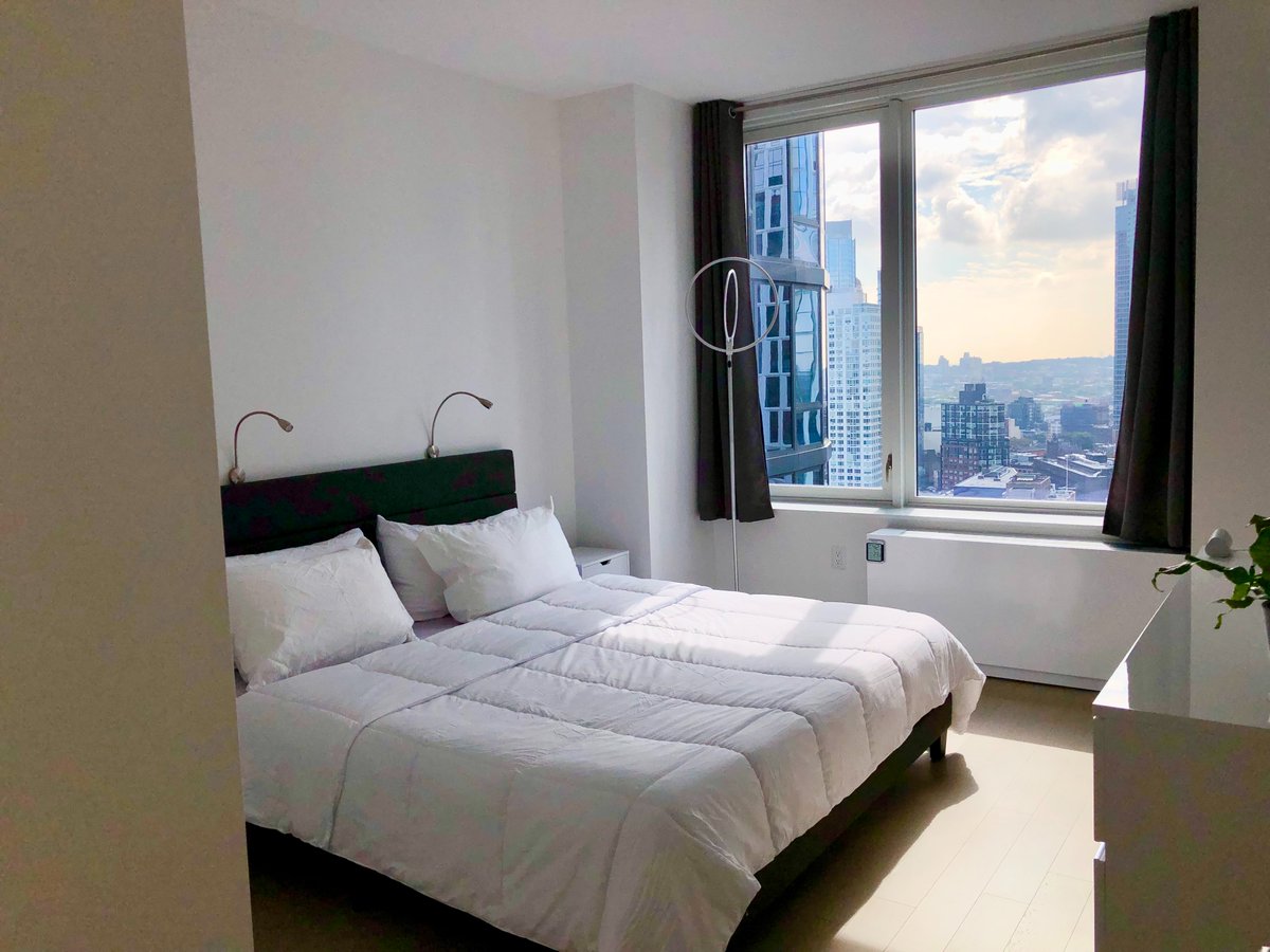 Check out this beautiful New York apartment listing for November!😍 LinkedLivin members have best apartments! Stunning views, great location, and all the comforts of home. Experience fall in NY with LinkedLivin 🍂🗽
#linkedlivin #apartmetsharing #nycapartments #travelsmart