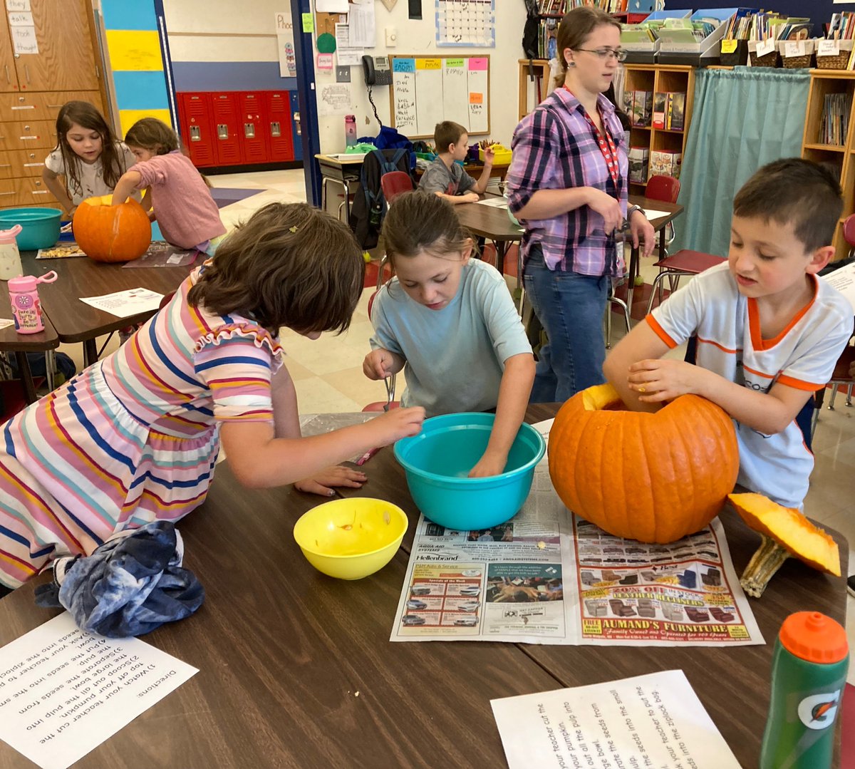 elm_vt's tweet photo. Ms. Maresa's class began pumpkin exploration - students tasted pumpkin bread, and brainstormed all the places where pumpkin bread “comes from.” https://t.co/i25DIWVdmr
