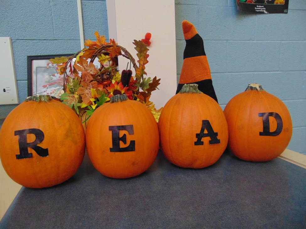 HolyRosaryLibra's tweet image. Happy Canadian School Library Day from Holy Rosary Learning Commons ❤️📚🇨🇦 #WCDSBAwesome