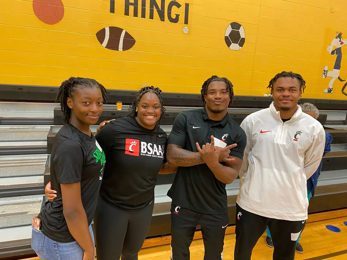Our UC student-athletes volunteered along side other organizations in a shoe drive hosted by Shoes 4 the Shoeless at Ethel M. Taylor Elementary. 
Our Bearcats helped local students find their shoe size, sorted socks for giveaway, and gave words of encouragement to each student.