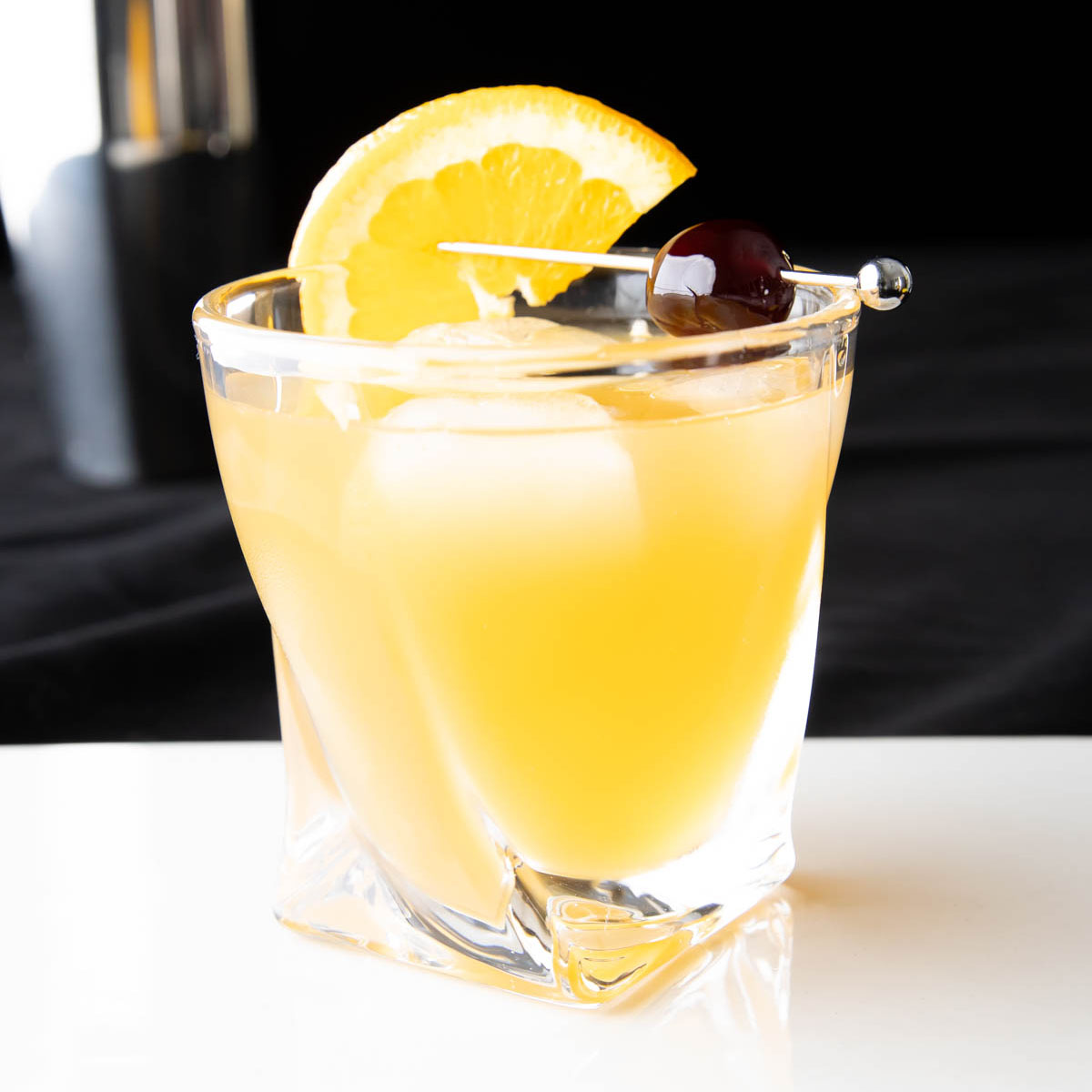 BeamingBaker's tweet photo. ✨NEW✨ Whiskey Sour 🥃🍋 A sour delight for whiskey lovers: the bright sour notes balance out deep, smoky whiskey for a lightly sweet drink.
​​​​​​​​
Get the recipe: https://t.co/fwyLXOkrQl https://t.co/KBYk03EXXm