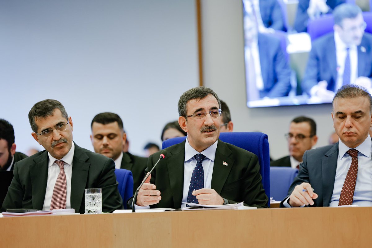 _cevdetyilmaz's tweet photo. Geçtiğimiz Salı günü TBMM Plan ve Bütçe Komisyonu’nda görüşmelerine başladığımız On ikinci Beş Yıllık Kalkınma Planımızın müzakerelerine bugün başladık. 

Cumhurbaşkanlığı Strateji ve Bütçe Başkanlığının koordinasyonunda katılımcı bir yaklaşımla; kamu kesimi, özel kesim, sivil toplum temsilcileri ile akademik çevrelerin katkılarıyla hazırlanan planımıza 8.500 uzman arkadaşımız destek verirken, “vatandaş anketi” aracılığıyla 40 bin kadar vatandaşımız da katkı sağlamıştır. 

2053 vizyonu çerçevesinde hazırlanan ve ileriye dönük karar alma süreçlerine rehberlik edecek olan 12’nci Kalkınma Planımız, ülkemizin ekonomik ve sosyal kalkınma süreci; bütüncül, kapsayıcı ve çok boyutlu bir bakış açısıyla ele alınmıştır.

Bu doğrultuda TBMM’deki müzakereler neticesinde son şekli verilecek olan çalışmanın Ülkemize ve milletimize hayırlı olmasını temenni ediyor, plana görüş ve önerileri ile katkıda bulunan tüm milletvekillerimize teşekkür ediyorum.