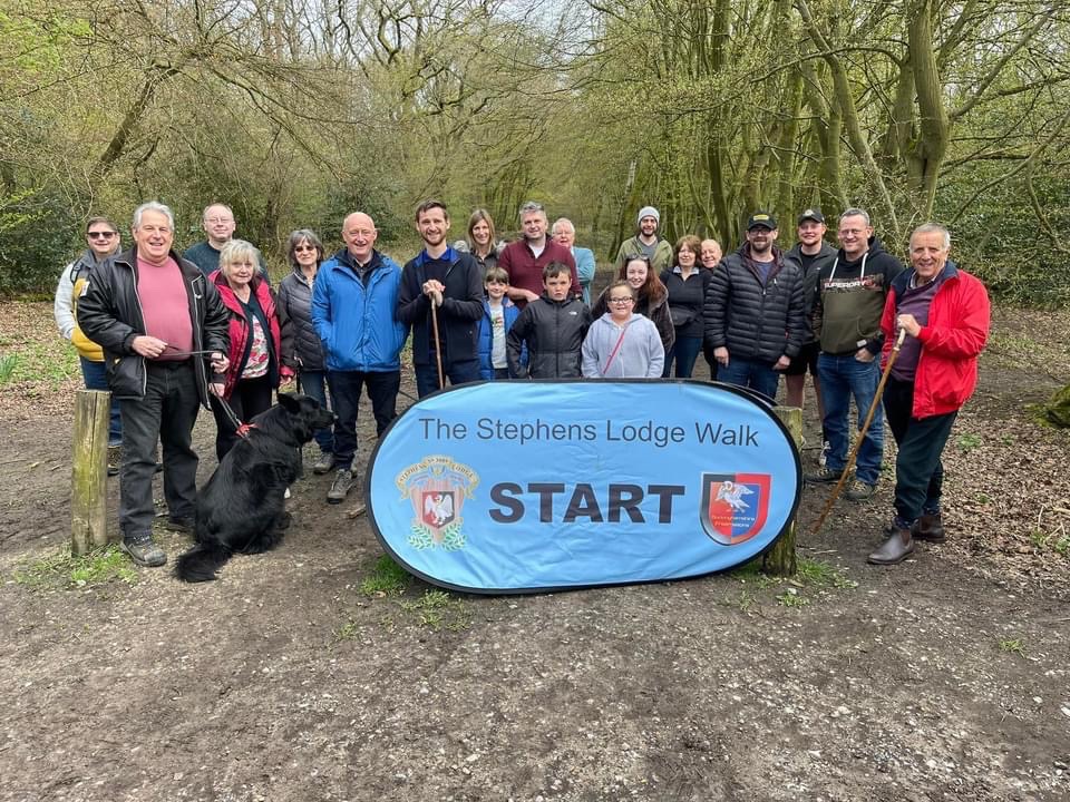 buckspgl's tweet photo. On Sunday 15th October, “The Stephens Walk” took place in Hambleden to mark the One Year Anniversary of Stephens Lodge - the Provincial Walking Lodge.

#freemasonryinthecommunity #walking #bucksmasons #buckinghamshire #specialinterestlodge https://t.co/ZVlGIrddFo