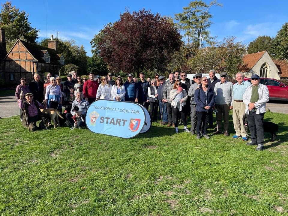 buckspgl's tweet photo. On Sunday 15th October, “The Stephens Walk” took place in Hambleden to mark the One Year Anniversary of Stephens Lodge - the Provincial Walking Lodge.

#freemasonryinthecommunity #walking #bucksmasons #buckinghamshire #specialinterestlodge https://t.co/ZVlGIrddFo