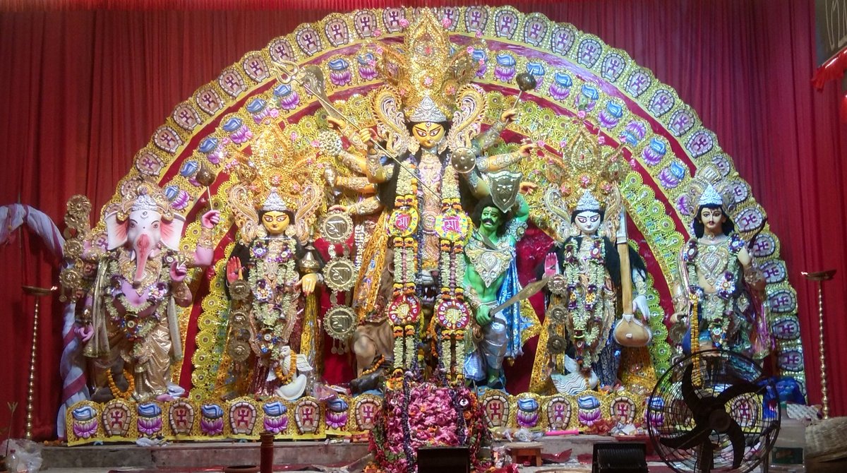 Krishsarkar69's tweet photo. 🙏শুভ মহানবমীর শুভেচ্ছা🙏 রাস্তায় চতুষ্পদীদের দেখতে পেলে সামান্য কিছু খেতে দেবেন, অযথা ওদের ব্যথা যন্ত্রণা দেবেন না. পুজো সবার খুব আনন্দে কাটুক. #HappyDurgaPuja https://t.co/YcZJd3ILxd
