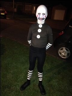 que saquen ya la peli de fnaf, estoy así