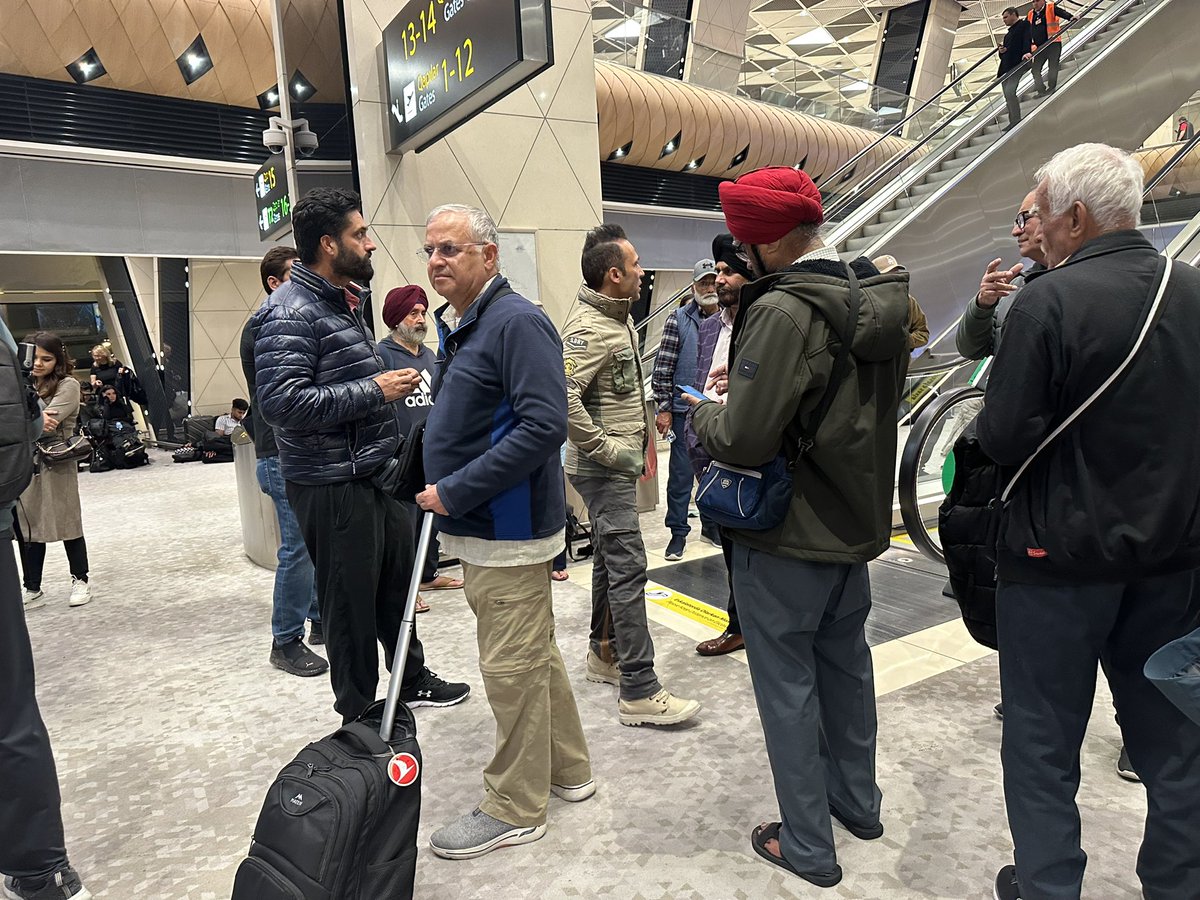 gurmeetkaur86's tweet photo. @AirCanada https://t.co/mMTbAvE9VM