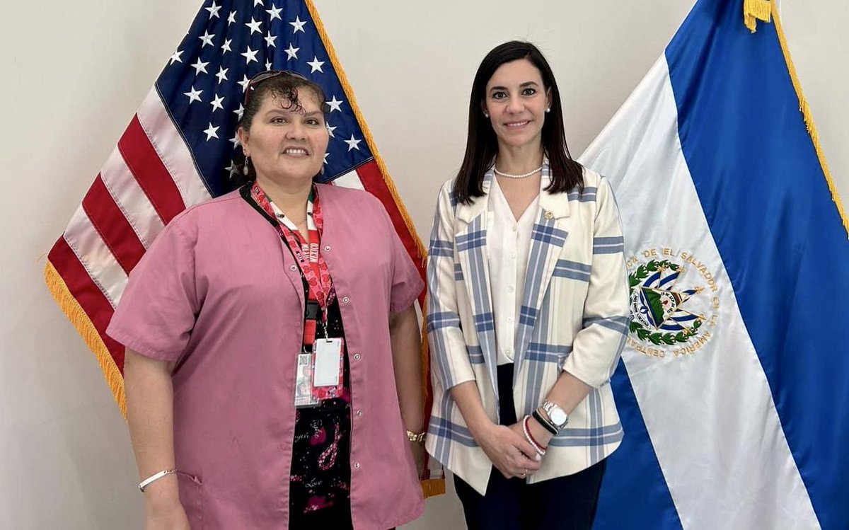 Este día, con el apoyo de <a href="/MarsoniFdt/">Marsoni Foundation</a>, realizamos una feria de salud. 🇸🇻🙌🏻

Los compatriotas que nos visitaron pudieron gestionar sus trámites y disfrutar de los siguientes servicios gratuitos:

✅️ Examen de glucosa
✅️ Vacunas para la influenza y COVID-19
✅️ Toma de presión