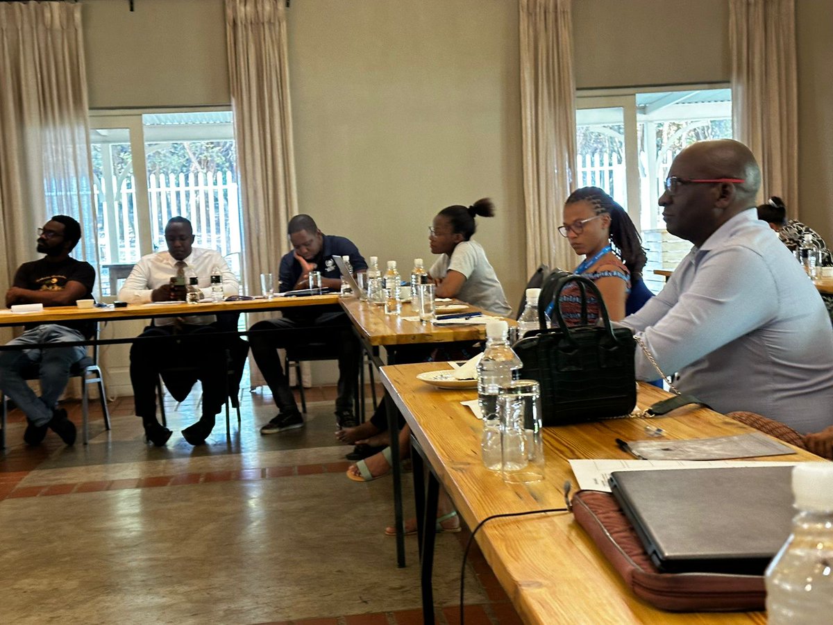 AuditorGen_SA's tweet photo. Executive in the Office of the AG Jan van Schalkwyk addressing journalists from 11 countries at the African Summer Financial Journalism School sponsored by Salam #AGEducates https://t.co/Givl2SNB4W