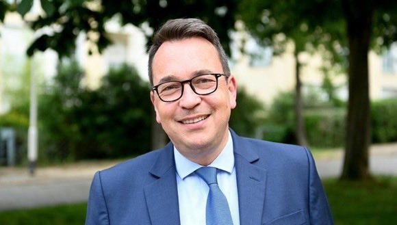 J’apprends avec une grande tristesse le décès de Pierre Breteau.
J’avais beaucoup d’estime pour l’élu, engagé et combatif, mais aussi pour l’homme, chaleureux, empathique, respectueux des autres.
J’adresse à sa famille et à tous ses proches mes plus sincères condoléances.