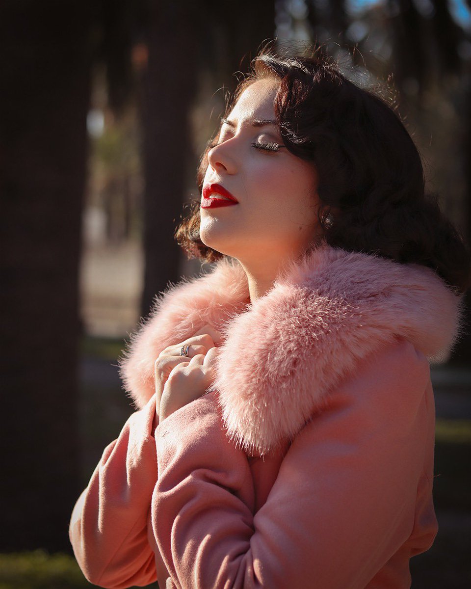 Feeling pretty in pink while staying cosy and warm during the colder days 💖🌸

Image by miss_ladynoir ✨

#heartsandroses #heartsandrosesldn #heartsandroseslondon #retro #retrostyle #vintagestyle #1950sstyle #coat #swingcoat