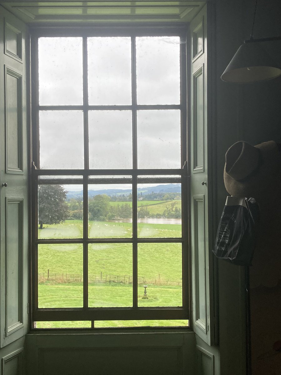 Today (first picture) in comparison to the weekend here in South Shropshire/Herefordshire/Wales. Two and a half fields flooded, the village half stranded from most directions. And that was a relatively ok flood… Suspect the worst will be turning up shortly.🌊xxx