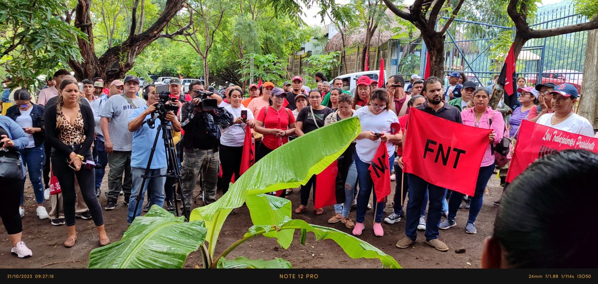 MarenaNicaragua's tweet photo. En el marco de la campaña nacional "#VerdeQueTeQuieroVerde", #MARENA realizó el lanzamiento nacional de reforestación en el que participan entidades como: #SINDICATO UNE-FNT, #MAG, #INAFOR y #ENACAL, finalizando con la siembra de 100 plantas de especies forestales.
#Nicaragua https://t.co/1KxlqjXHOI