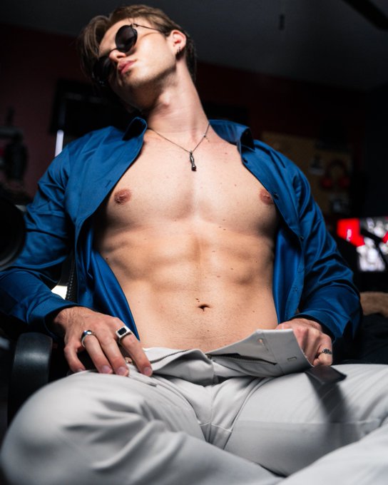 Nanami or Gojo https://t.co/leuYreP28j