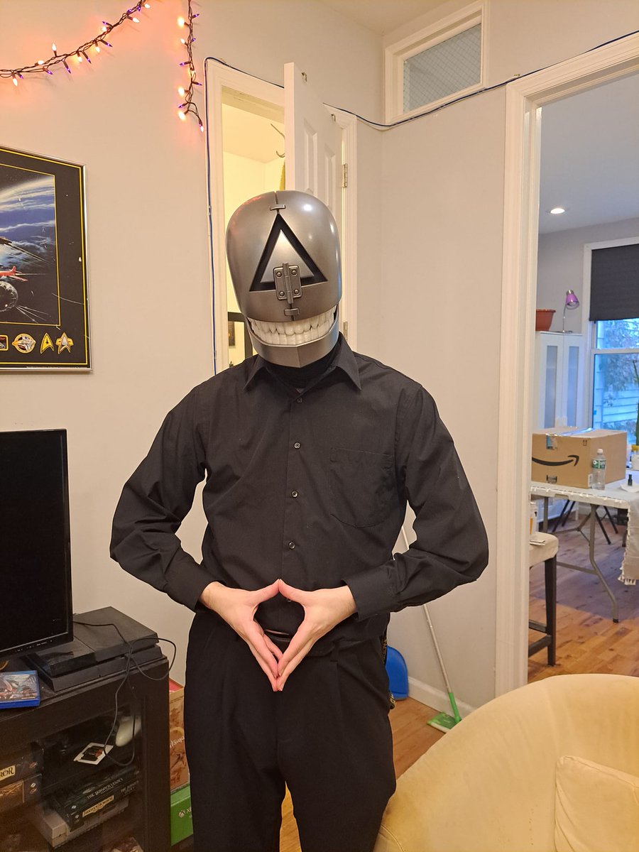 TriangleLab's tweet image. The launch party @wondervillenyc went wonderfully! The best part was definitely the brand-new No-Eyes mask!

Everyone wanted to take pictures doing the pose...

Creator: instagram.com/metawarehouse/…

#visualnovel #vndev #indiegames #IndieGameDev #indiedev #HorrorGames #Halloween