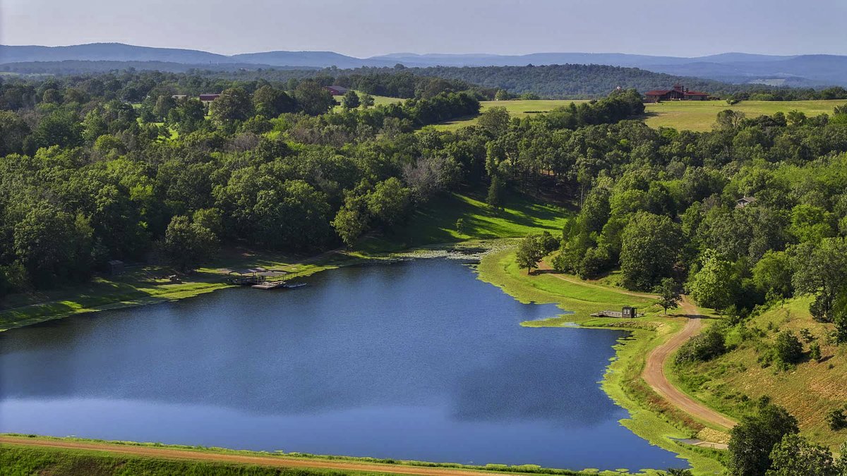 HallandHall's tweet photo. A well-balanced estate encompassing 800± acres, a thoughtfully designed lodge, varied topography, and abundant water. Hay pastures with sensible horse improvements, mature timber, a private lake, and frontage on Roland Lake
https://t.co/Dj1m8LvhV5 https://t.co/b0jv9hNXN1