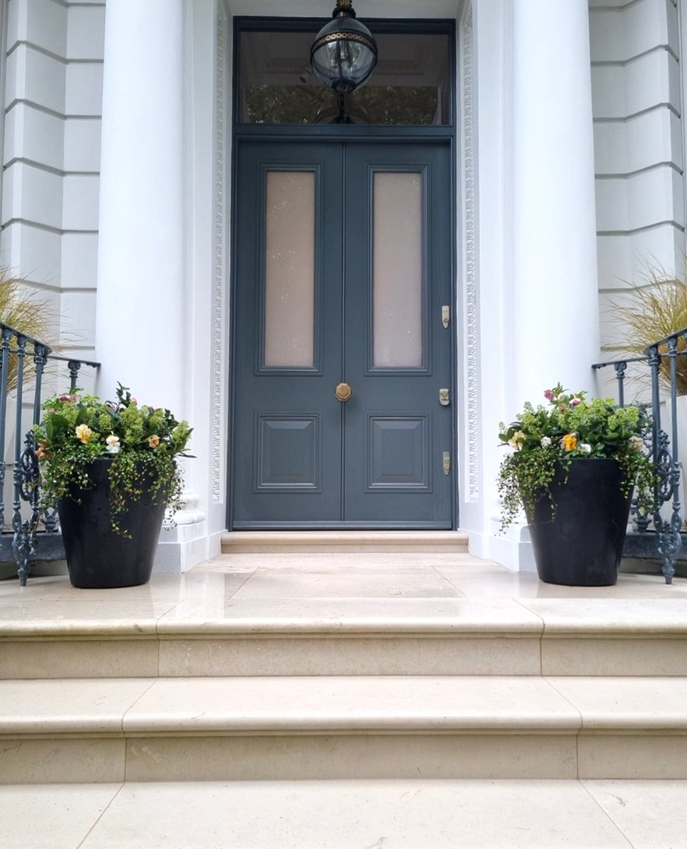 A beautiful pot arrangement of seasonal plants and shrubs will add colour, interest and transform your curb appeal, even during the colder months.

#curbappeal #containergardending #homeentrance #containerplanting #pots #londonhomes #gardendesigners #theplantingexperts