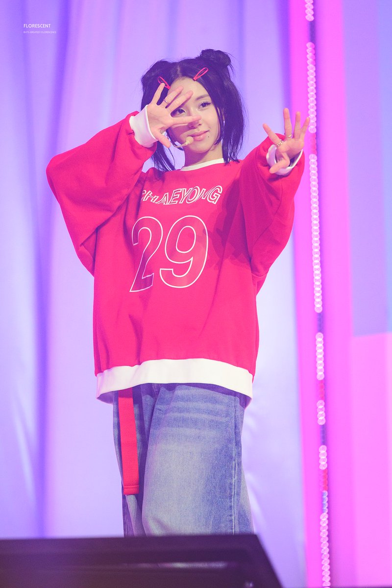 FLORESCENT_CY's tweet photo. 231021 ONCE AGAIN

채영입니다😁

#트와이스 #TWICE #채영 #chaeyoung #チェヨン https://t.co/j76GmQubDe