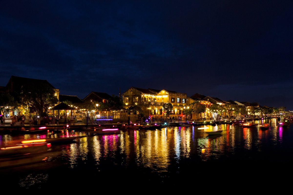SITATours's tweet photo. Step into the enchanting world of Hội An with SITA World Tours! Wander through the ancient streets adorned with lanterns, savor the local flavors, and immerse yourself in this UNESCO World Heritage town. Join us for an unforgettable journey through the cultural gem of Vietnam. https://t.co/zTqQYCr5kX