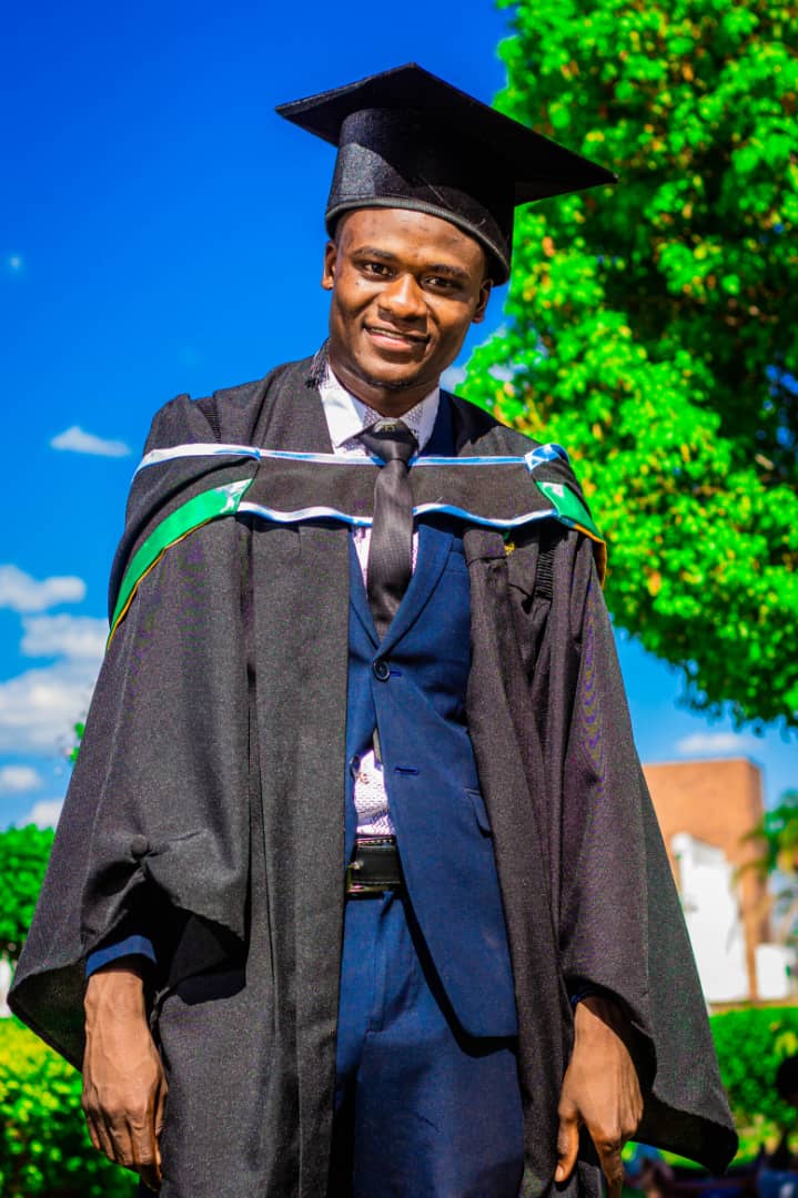 The Midweek Watch Chivhu reporter, Moses Madyira graduated with the University Book Prize in English and Applied Communication at Great Zimbabwe University's 17th Graduation Ceremony which was held on Friday last week.