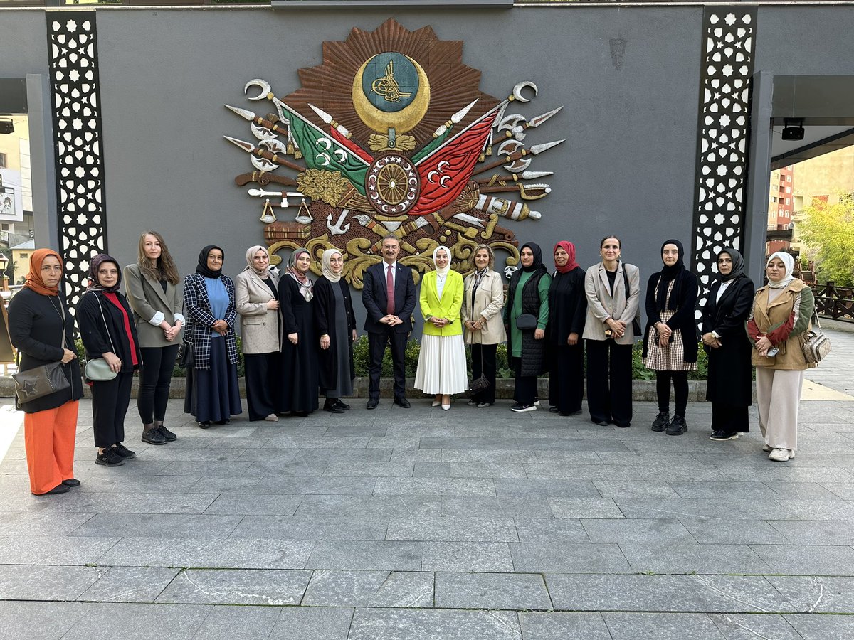 Ak parti Kadın kolları Başkanı sayın #AyferCihan Şalpazarı Kadın kolları Başkanı sayın #EmineAtalar beraberindeki heyetle Belediyemizi ziyaret ettiler. 
Kendilerine nazik ziyaretlerinden dolayı teşekkür ederim.