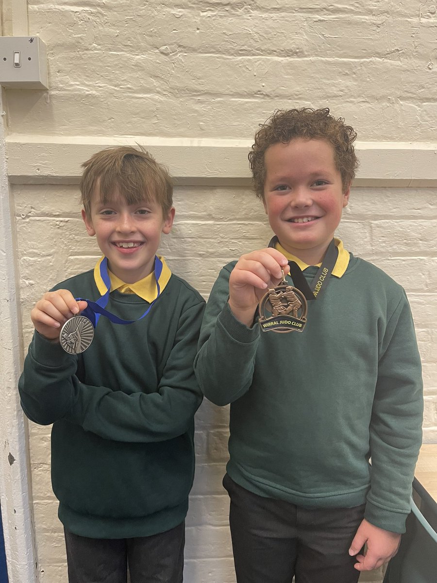 Llongyfarchiadau William a Zak for being awarded medals in your Judo and Tae kwon do competitions over the weekend🥇 
Da iawn blant!