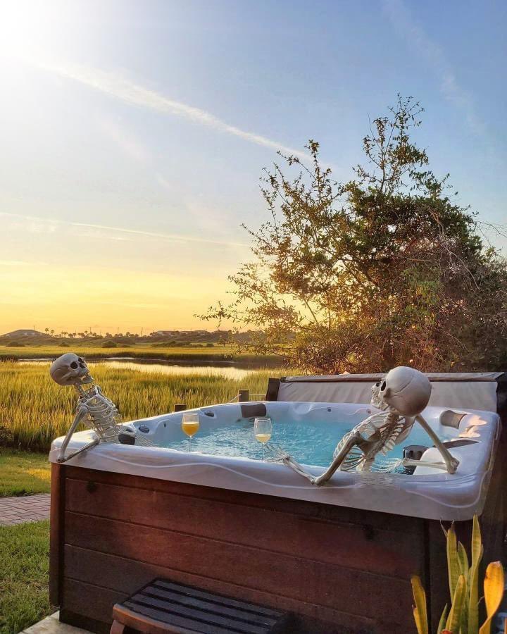 Will you be handing out candy from your hottub?! 🩻

#Halloween2023 #hottubsupply #Skeletons