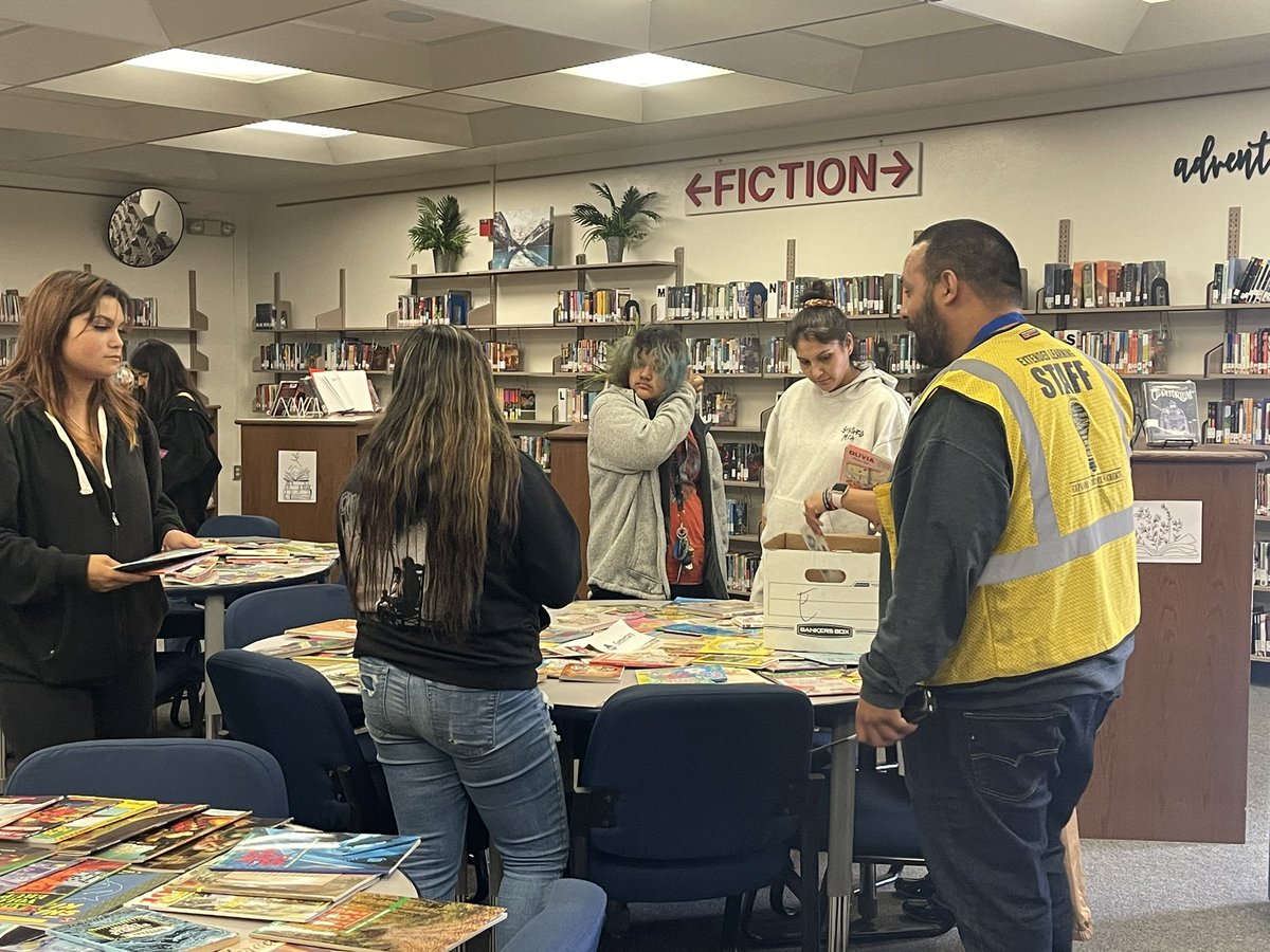MichelletheLibrarian (@michellethel) on Twitter photo Stop by and fill up a bag of FREE BOOKS @ Chipman Library! Thank you Mrs Hines for all your Hard work putting this together. Available to PARENTS right after conferences and Here’s ELP walking through to get their picks @BCSDExtLearning <a href="/Team_BCSD/">Bakersfield City School District</a> <a href="/BcsdFace/">BCSD FACE</a> <a href="/tprieto/">Tomás Prieto</a> <a href="/J9Hines94/">Mrs. J Hines 94</a> Stop by and fill up a bag of FREE BOOKS @ Chipman Library! Thank you Mrs Hines for all your Hard work putting this together. Available to PARENTS right after conferences and Here’s ELP walking through to get their picks @BCSDExtLearning <a href="/Team_BCSD/">Bakersfield City School District</a> <a href="/BcsdFace/">BCSD FACE</a> <a href="/tprieto/">Tomás Prieto</a> <a href="/J9Hines94/">Mrs. J Hines 94</a>