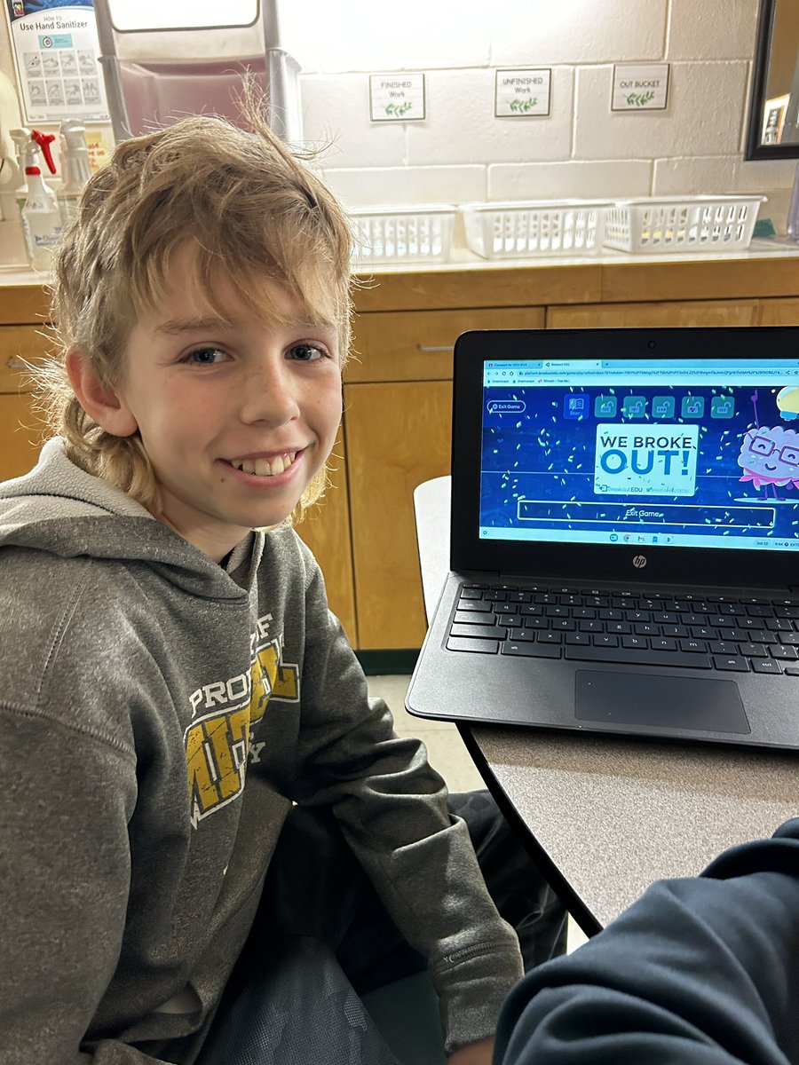 Hopkins_UTES's tweet image. New soft start activities include escape rooms, Lego build challenges, 3D colouring, charades &amp;amp; a classic game of UNO!  #softstart I love having the time to check in with students about their lives outside of school &amp;amp; listening to them chat &amp;amp; build relationships with friends.