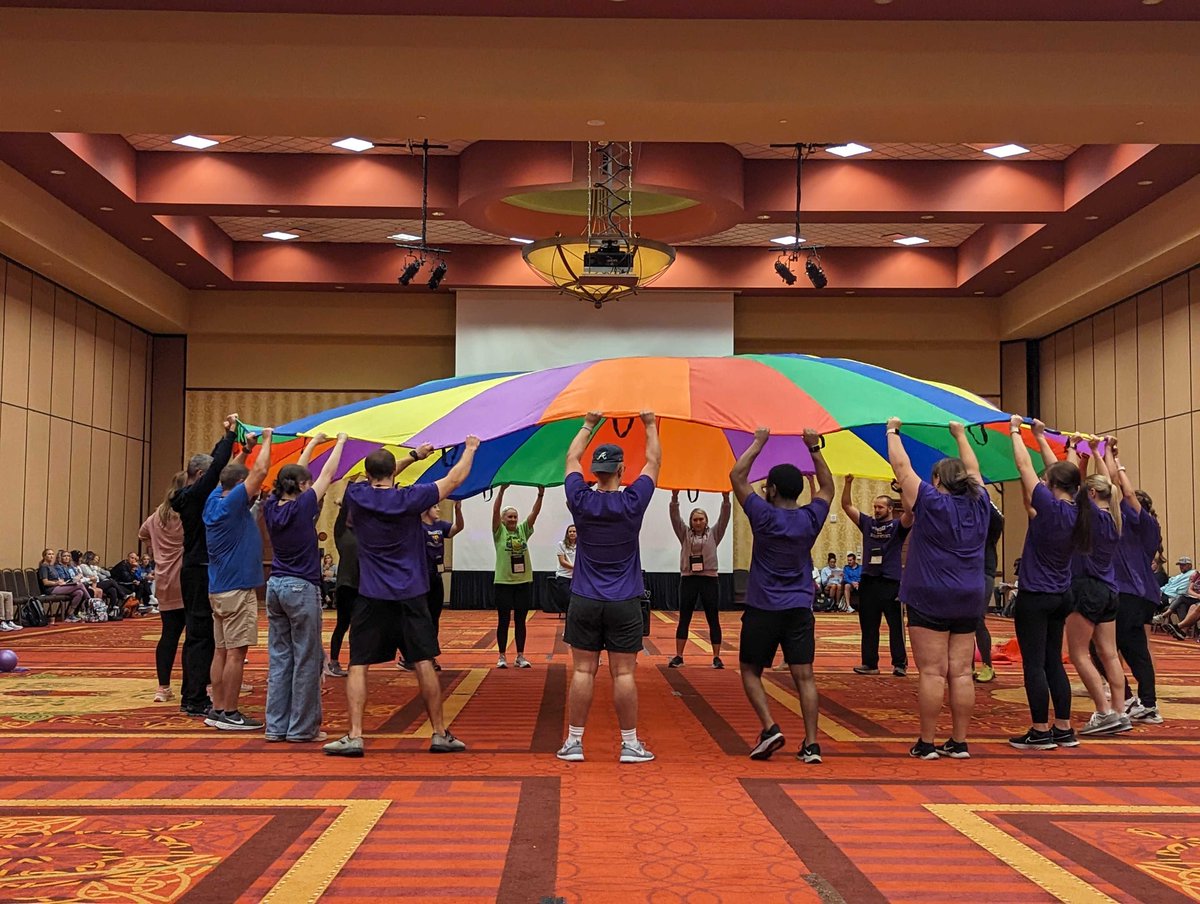 Parachutes are so much more fun with #PhysEdTeachers at @TAHPERD!

#PE #PhysEd