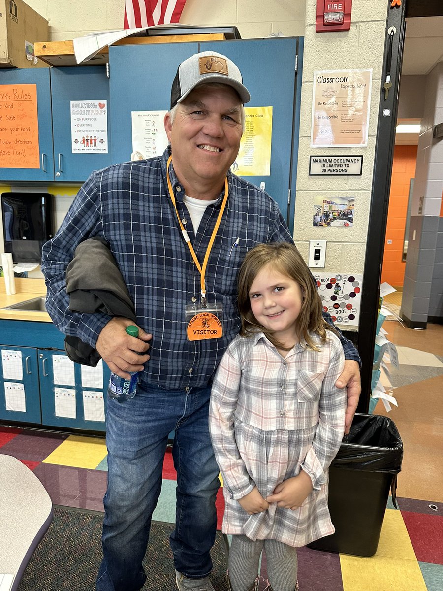 HenckKendra's tweet photo. A huge thanks to my dad, Tim Getz, for a lesson on growing pumpkins and for donating pumpkins for each kid to continue learning! #otsegoknights https://t.co/N5hNlPS1Mx