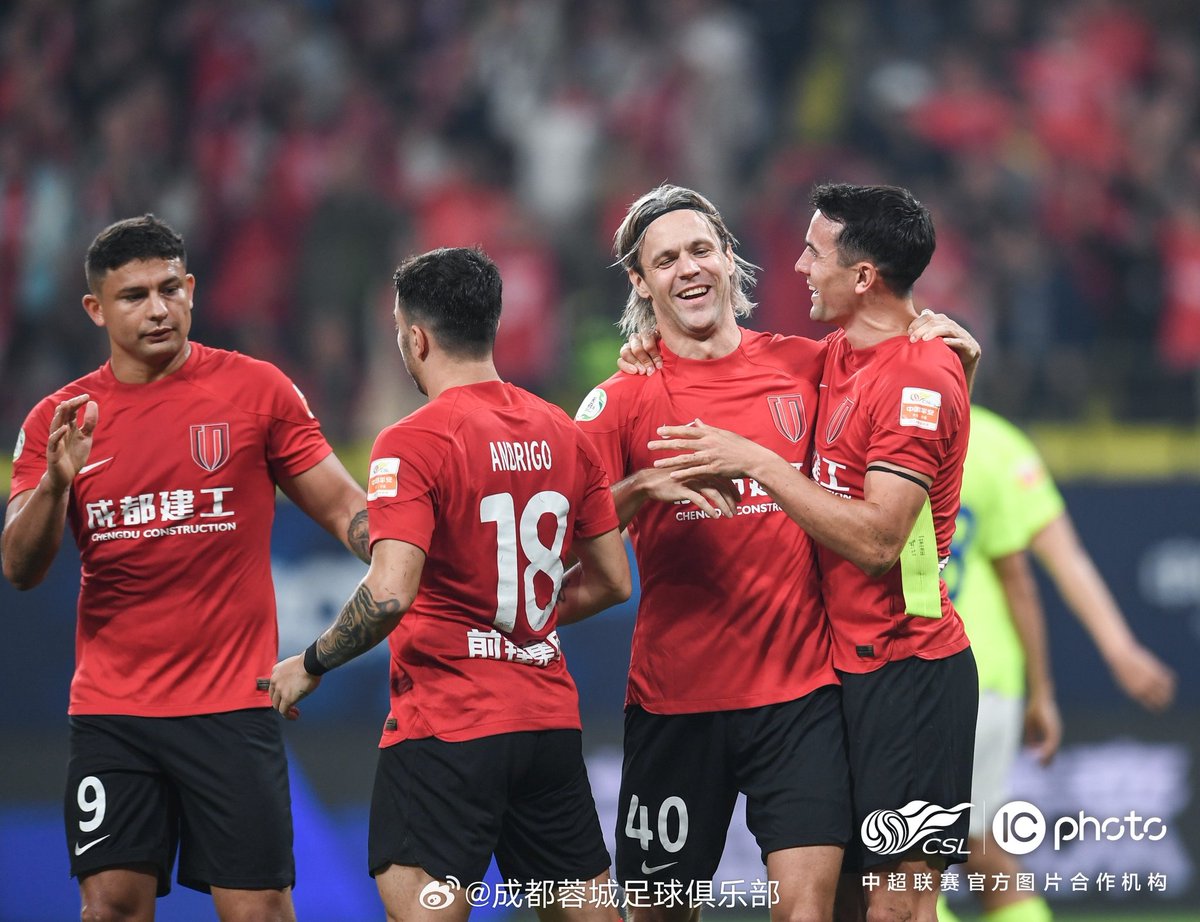 Superligachina's tweet image. #Superliga #Jornada28| El Chengdu golea 4 (2 Manuel Palacios 🇨🇴, Hu Ruibao 🇨🇳 &amp;amp; Richard Windbichler 🇦🇹) : 0 para seguir en la pelea por la tercera plaza y descender matemáticamente al Shenzhen!