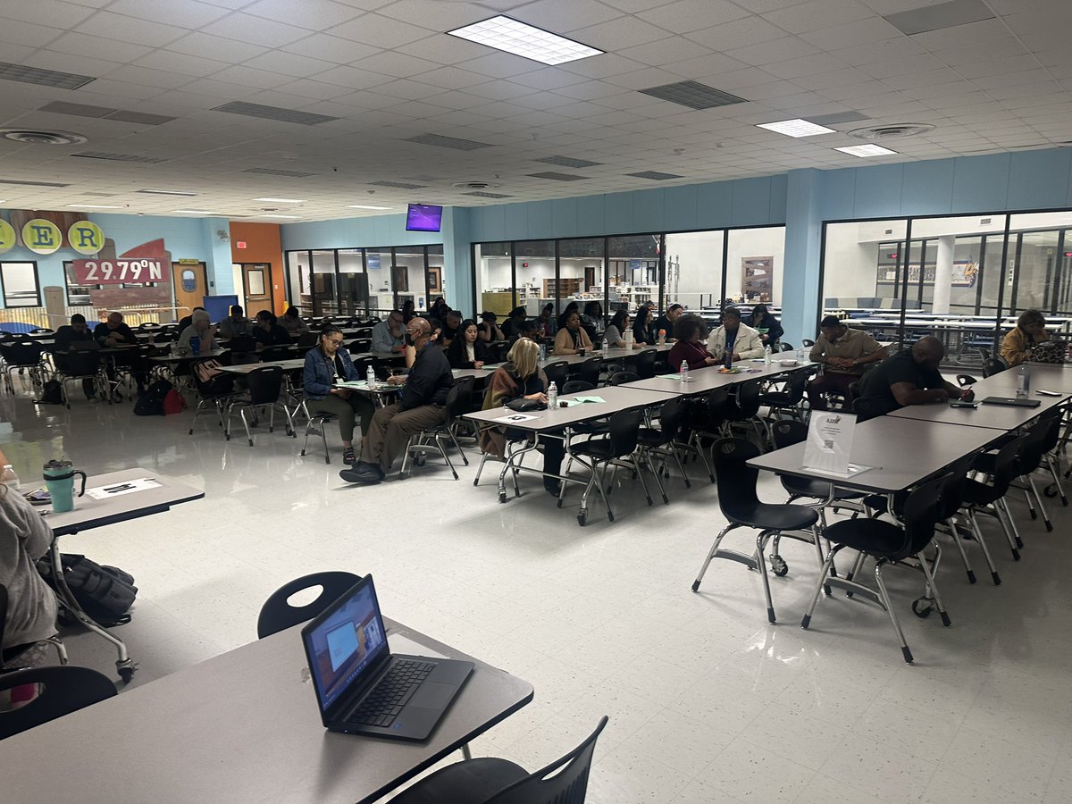 Stop 1/4 this morning @AliceJohnsonJrH! Thanks for being engaged while learning about GT characteristics, ID & Referral process! Shout out to @NeimanOwens & the entire admin team for your support! It felt good to see the admin taking an interest in what their staff was learning!