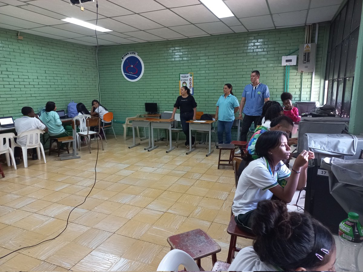 efrcastro826's tweet photo. @Educacion_Cali @AlcaldiaDeCali @Ministerio_TIC @JorgeIvanOspina @darwinlenis @NoralbaGarcia @mariohcolorado @JanethV41698118 @RedTiCali #hoy Institución educativa Jose Maria Cabal de @Educacion_Cali 
@RedTiCali https://t.co/Y4Z33TB97j