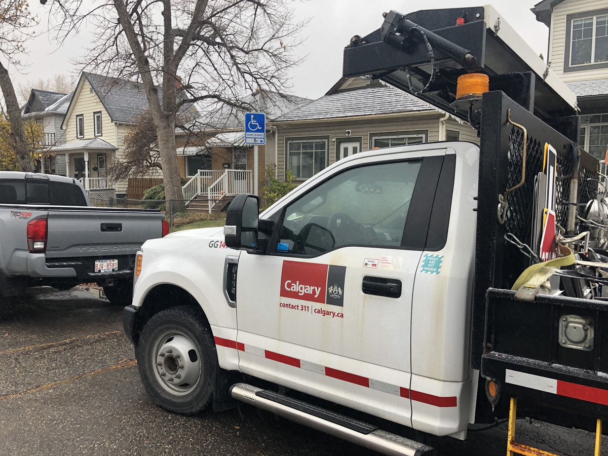 Paulbertaracing's tweet photo. Hey @cityofcalgary is this acceptable parking for city employees? Parking in a marked zone where a placard is required? #illegalparking #rulesapplytoyoutoo https://t.co/JoKXMmuJdj