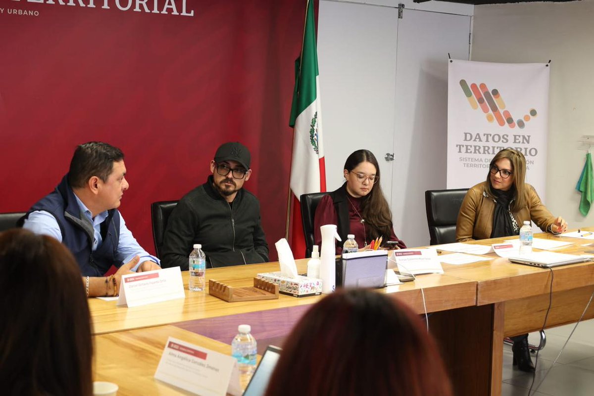 SEDATU_mx's tweet photo. Seguimos concretando alianzas estratégicas por el desarrollo urbano de 🇲🇽

El equipo de Sedatu encabezado por el secretario @MeyerFalcon firmó un Convenio de Concertación con el @ConaredM.

¡Celebramos el inicio de esta colaboración en beneficio de los municipios de nuestro país! https://t.co/yC1M6c31kv