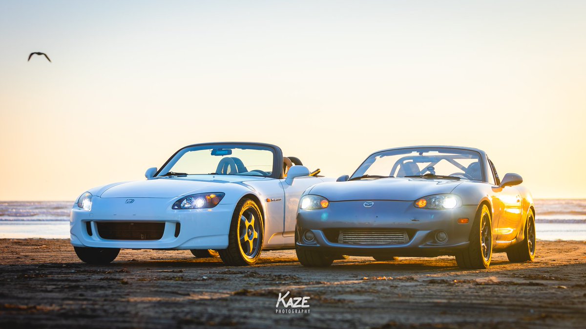 KazeShiba's tweet image. I think my S2k has a crush on @Tiggy_Cheetah's Mazdaspeed Miata. uwu