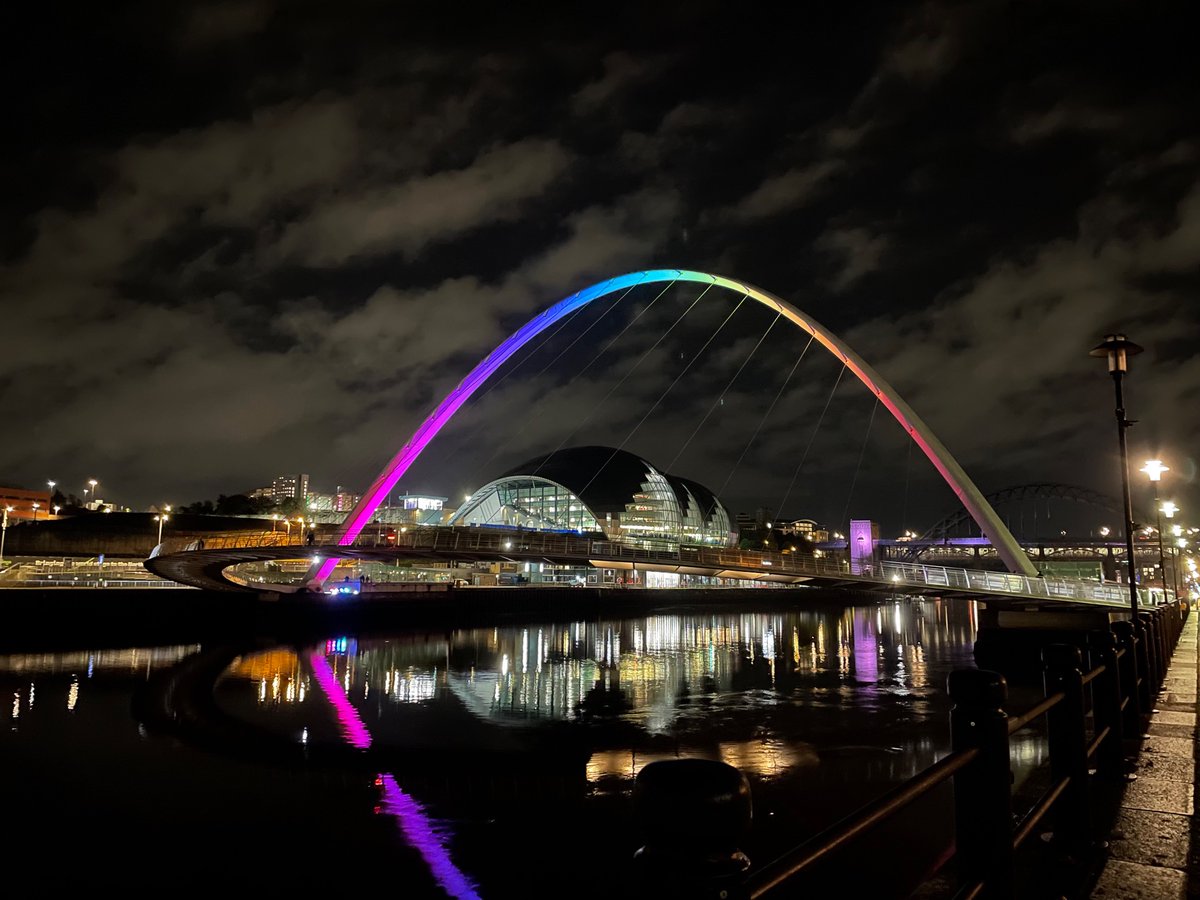 AmpCollSTEM's tweet photo. Design and Technology students @AmpleforthColl have been studying iconic architectural and civil engineering structures in Gateshead as part of their recent field trip. https://t.co/9vNFILneEC