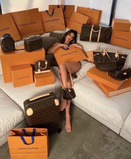 kendzJcnncr's tweet photo. ⠀
⠀
⠀⠀⠀⠀⠀ ⠀⠀         ... ꙳⸌🎂⸍꙳...
⠀⠀ ⠀            ℎ 𝑎 𝑝 𝑝 𝑦       𝑏𝑖𝑟𝑡ℎ𝑑𝑎𝑦   
⠀⠀⠀⠀⠀ ⠀⠀⠀⠀⠀ ⠀
Después de haber festejado por la noche con una pijamada, hoy salimos de shopping para consentir a Minnie #PGGsShopping
#MinnieHBD https://t.co/LHhXpigR9a