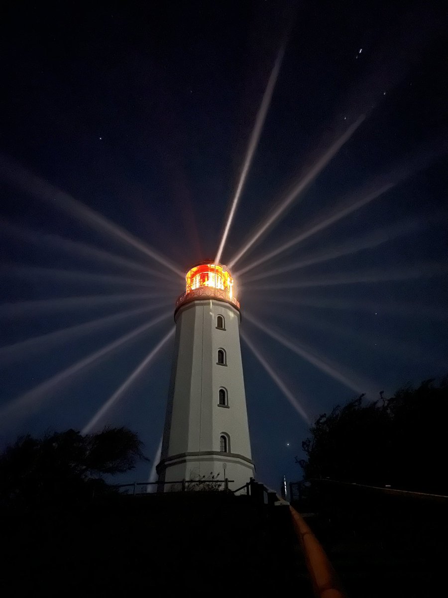 awernerfoto's tweet photo. In seiner vollen Pracht strahlt er wieder, der #Leuchtturm #Dornbusch auf #Hiddensee, #Ostsee, #MecklenburgVorpommern. https://t.co/8d7jI66Ubu