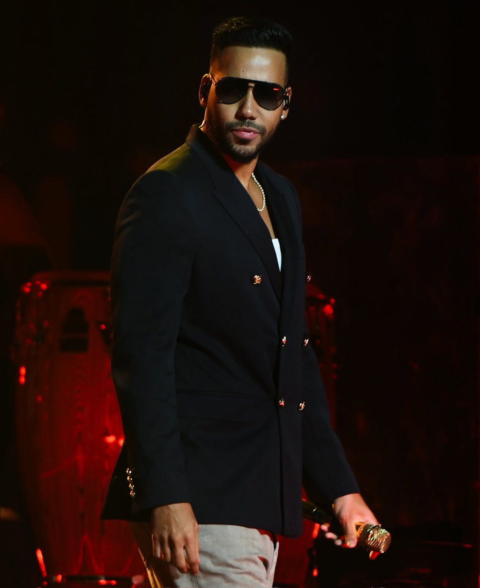 RomeoSantosPage tweet picture