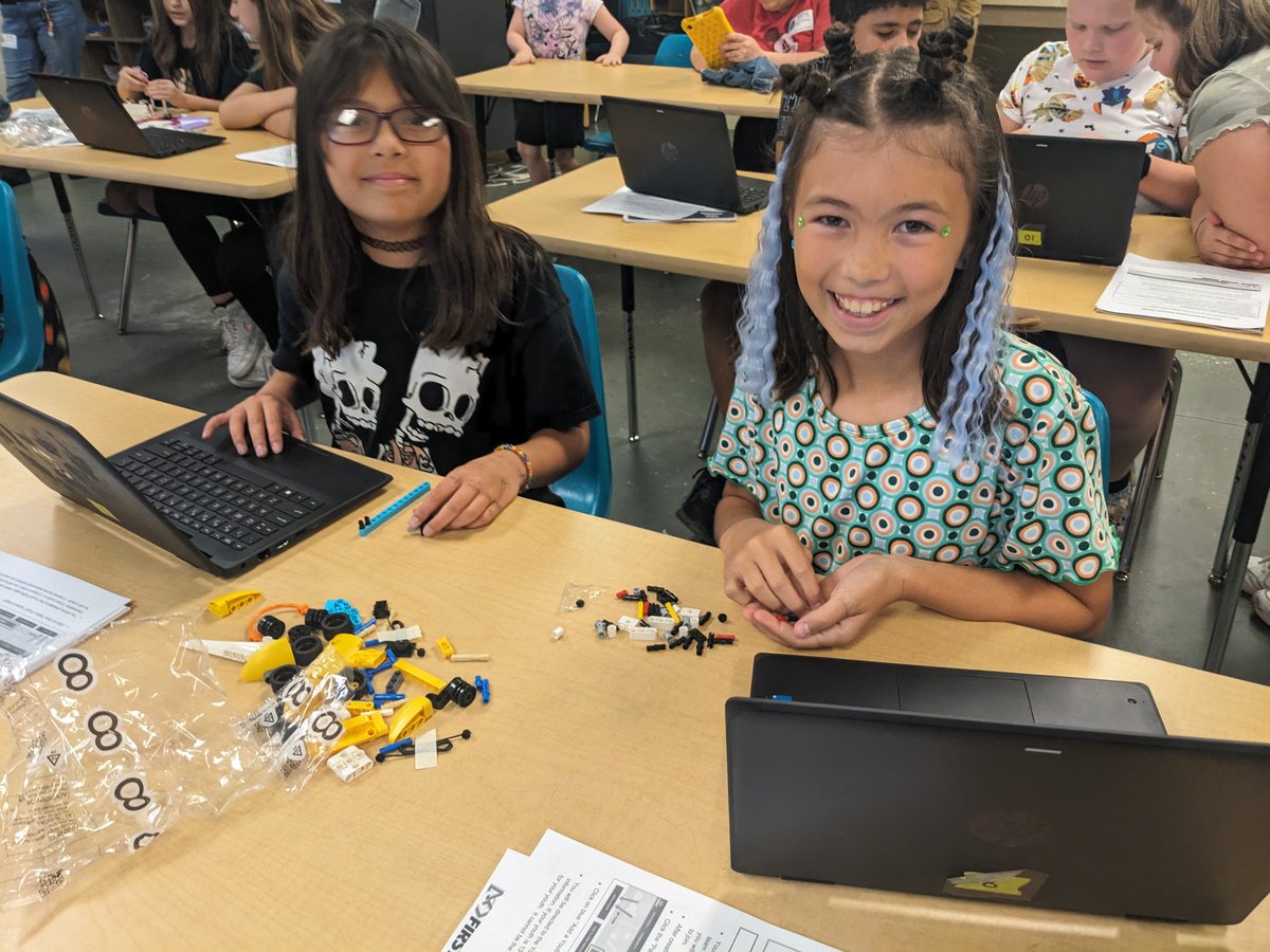 valerielduval16's tweet photo. First Robotics Club Meeting at Horizon Elementary https://t.co/wyNlM4ieWI  @ElemSci  @HorizonElem89 https://t.co/IN096QTK1k