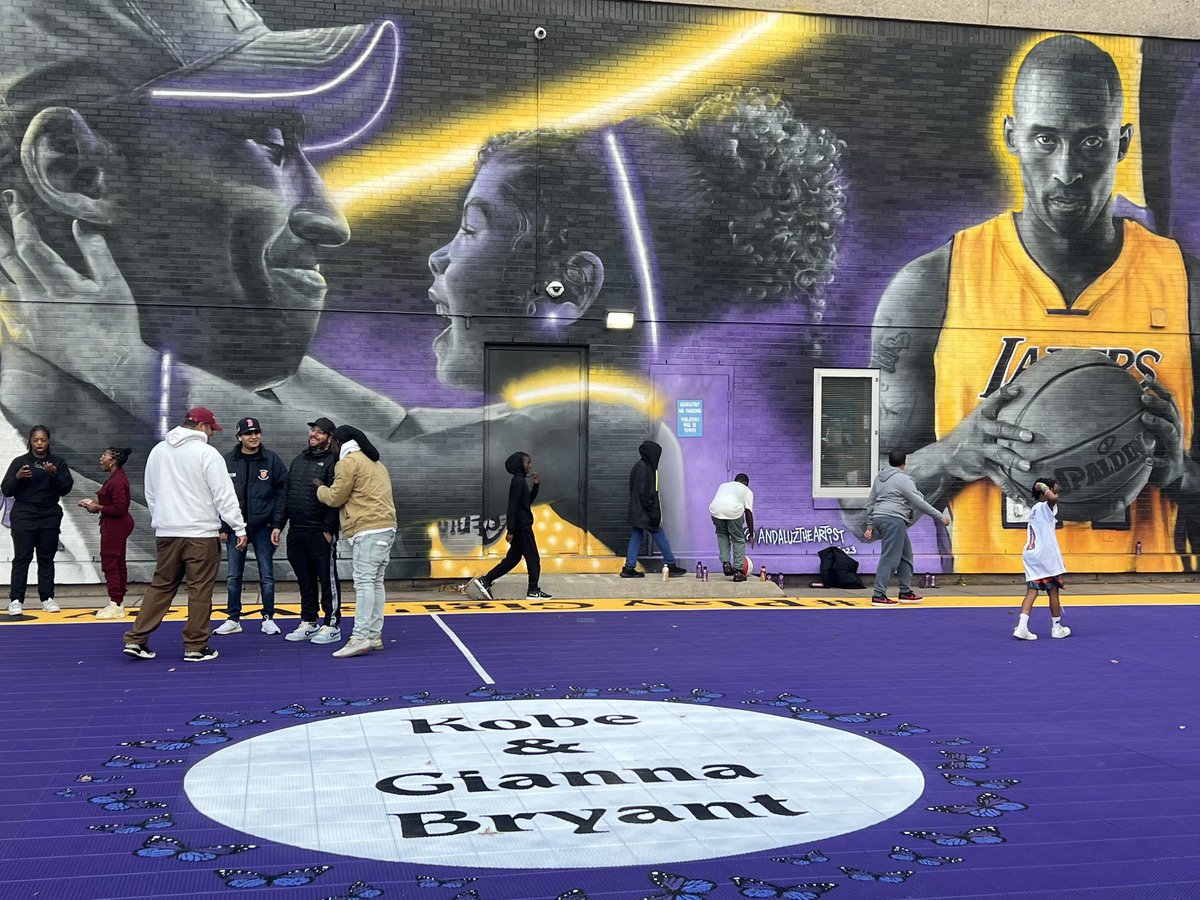 TheDunkCentral's tweet photo. Jaylen Brown dedicated a basketball court to Kobe and Gigi Bryant at the Roxbury Boys &amp; Girls Club 💜

(Via @GwashburnGlobe ) https://t.co/wwrSzoKhkr