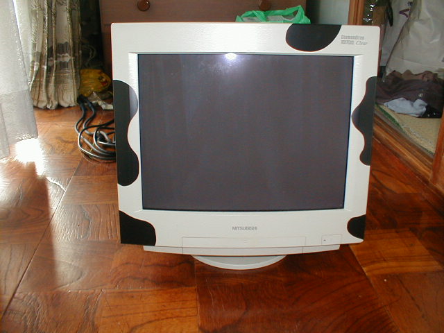 2kumaz's tweet photo. オラが初めてDOS/V機🖥️買ったのが #Gateway2000 のPCで
しかもネットカフェからアクセスして買いました

PentiumⅡとかPentium3の時代だったかな😅

こんな風に牛柄🐄のステッカー貼ってました

このケースで #初自作 したのもいい思い出です😊

懐かしいꉂ🤣 https://t.co/AttRhX9O1X