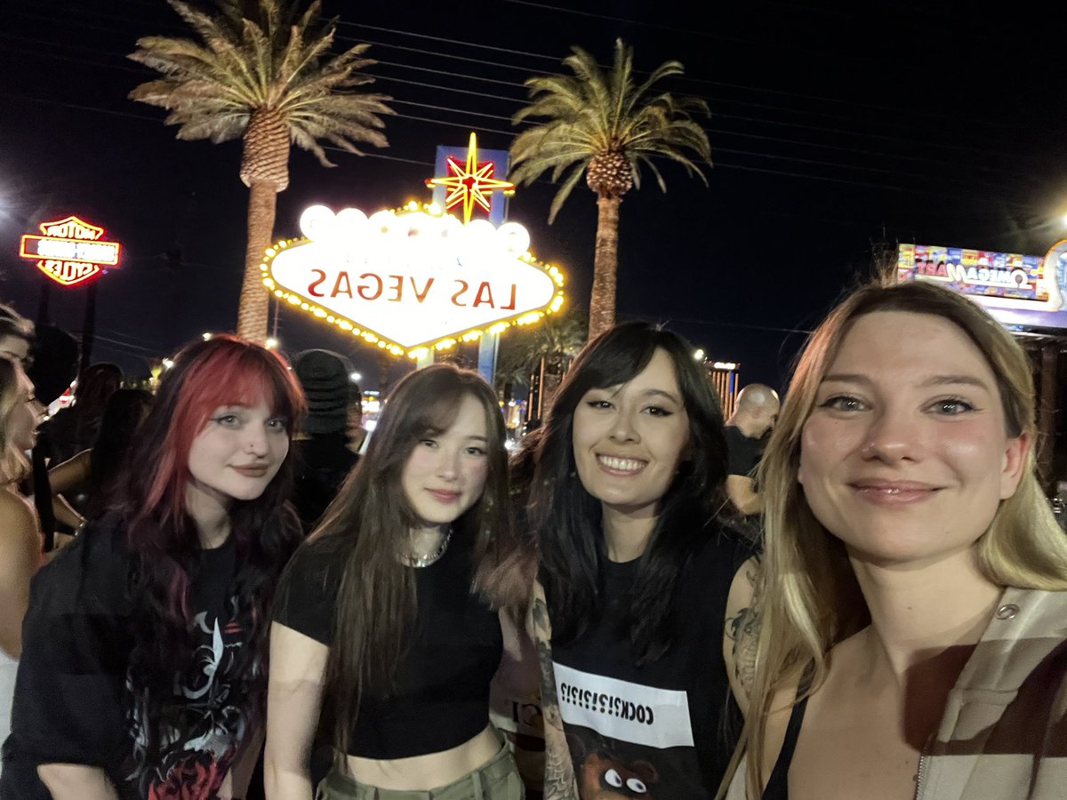 Baghera__Jones's tweet photo. I’m living the best year of my life with this QSMP found Family - WE SURVIVED VEGAS https://t.co/53vyWn2ilN