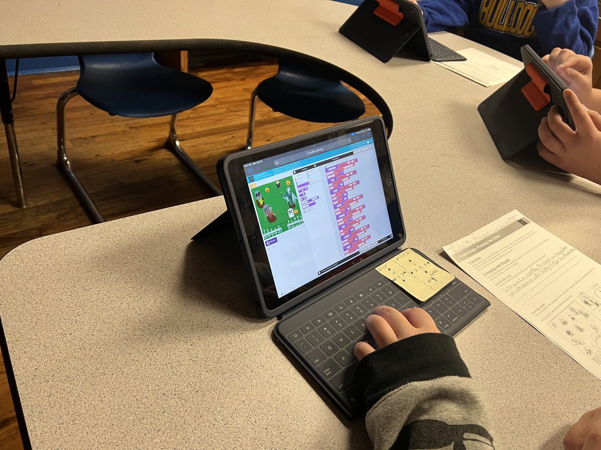 PiedmntMdSchool's tweet photo. Computer Science students finished up their collaborative projects where they designed and coded their own games! #PCMSproud https://t.co/EUgILLYZS0