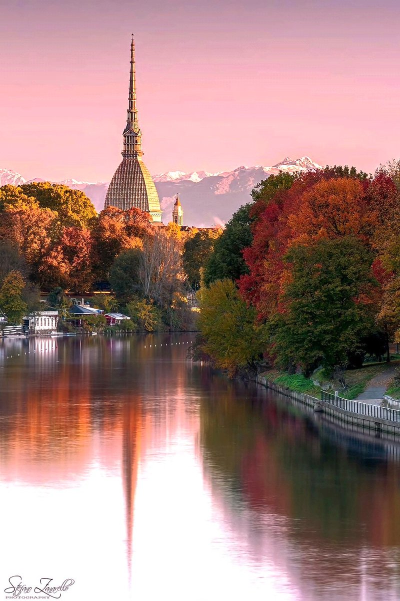 Torino:l #MoleAntonelliana tra montagne innevate e 'foliage'
🍂🍁