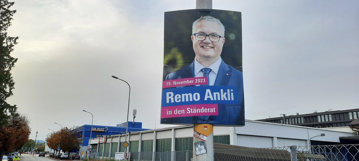 Arroganz: <a href="/StefanNuenlist/">Stefan Nünlist</a> <a href="/fdp_solothurn/">FDP Kt. Solothurn</a> prahlt mit Basisdemokratie und  kritisiert andere Parteien, die keine Delegiertenversammlung einberufen, lässt aber die Plakate für den 2. Wahlgang von Ankli schon vor der Auszählung hängen. 😜